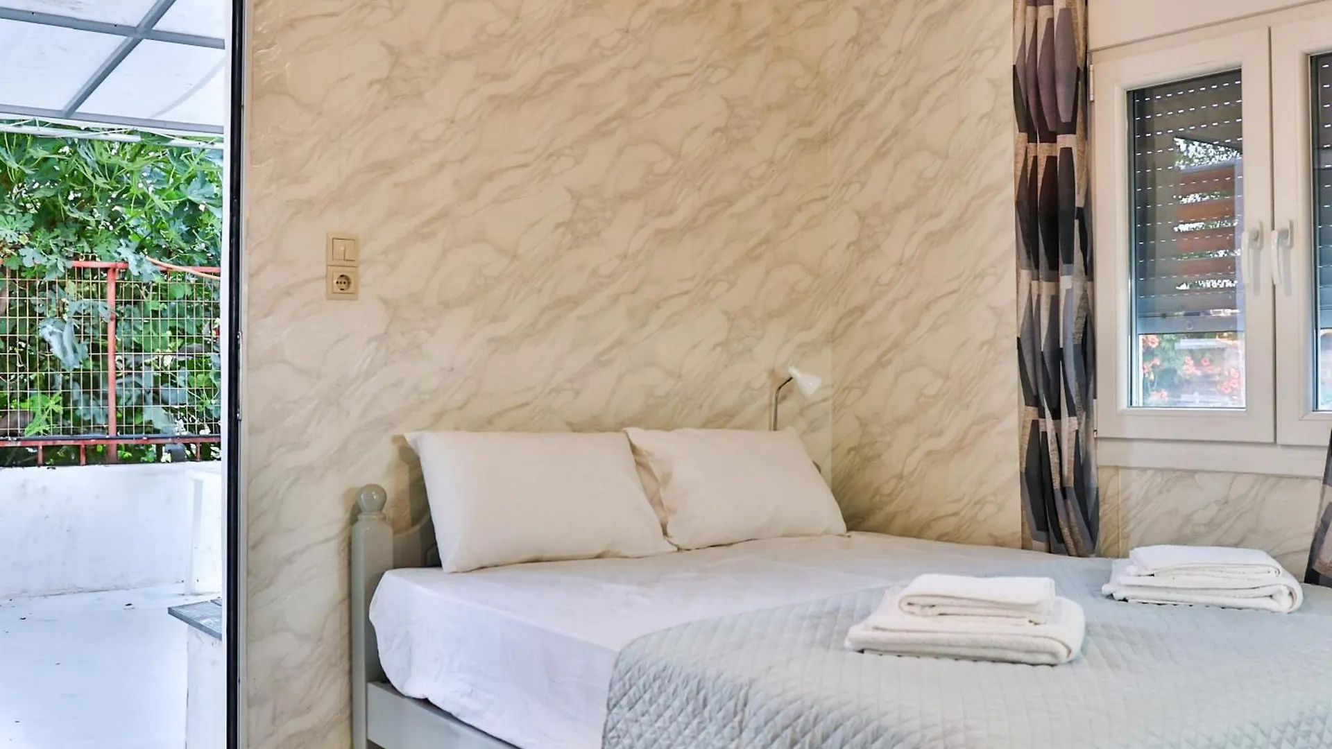 Room Kyriaki Kokkini Hani